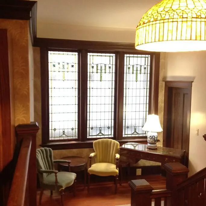 Parlor Suite In Heritage Manor, Fairfield, Near Dt Victoria