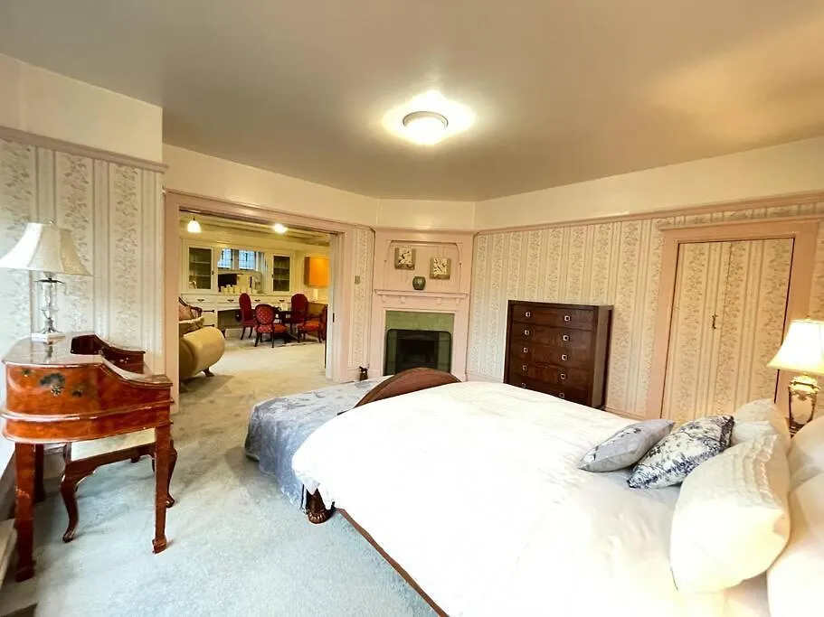 Parlor Suite In Heritage Manor, Fairfield, Near Dt Victoria